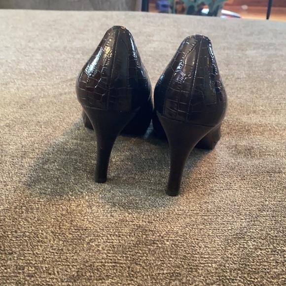Anne Klein women’s brown heels; size 10 medium - Picture 4 of 7